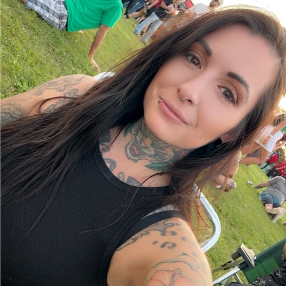 Meet your Posher, Stephanie - Picture 1 of 1